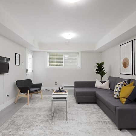 Tastefully Furnished And Newly Updated 2 Bd Central Lynn Valley North Vancouver Villa Exterior foto
