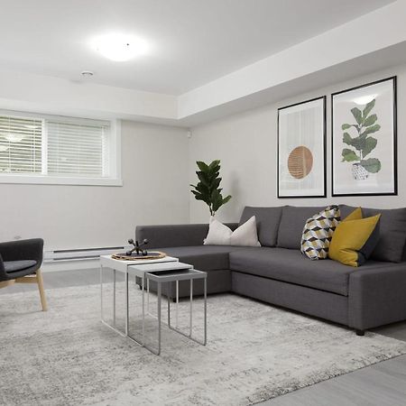 Tastefully Furnished And Newly Updated 2 Bd Central Lynn Valley North Vancouver Villa Exterior foto
