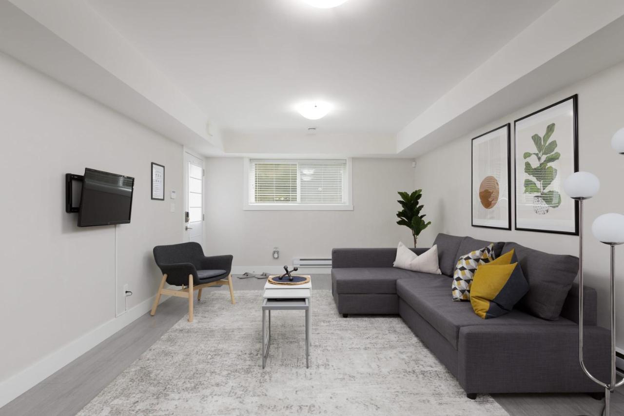 Tastefully Furnished And Newly Updated 2 Bd Central Lynn Valley North Vancouver Villa Exterior foto