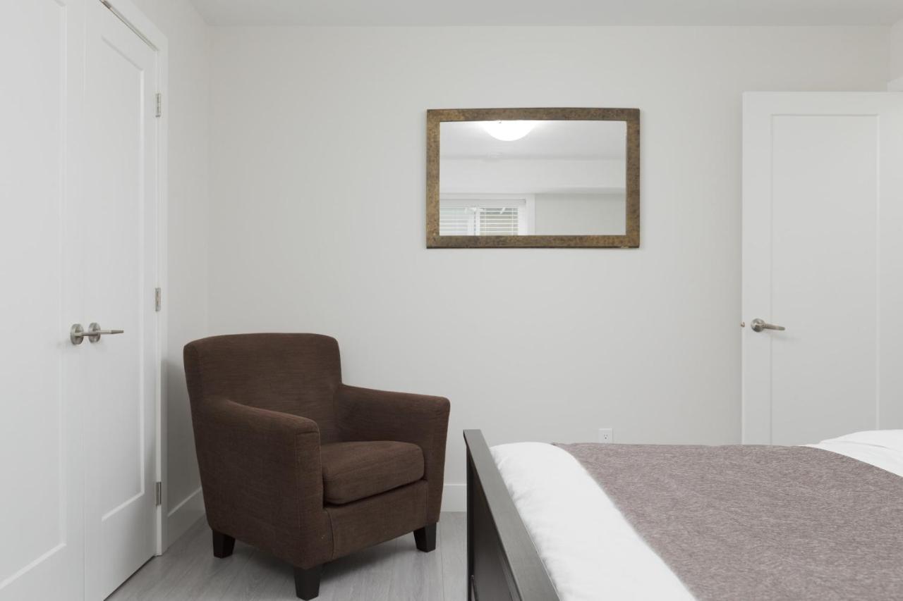 Tastefully Furnished And Newly Updated 2 Bd Central Lynn Valley North Vancouver Villa Exterior foto