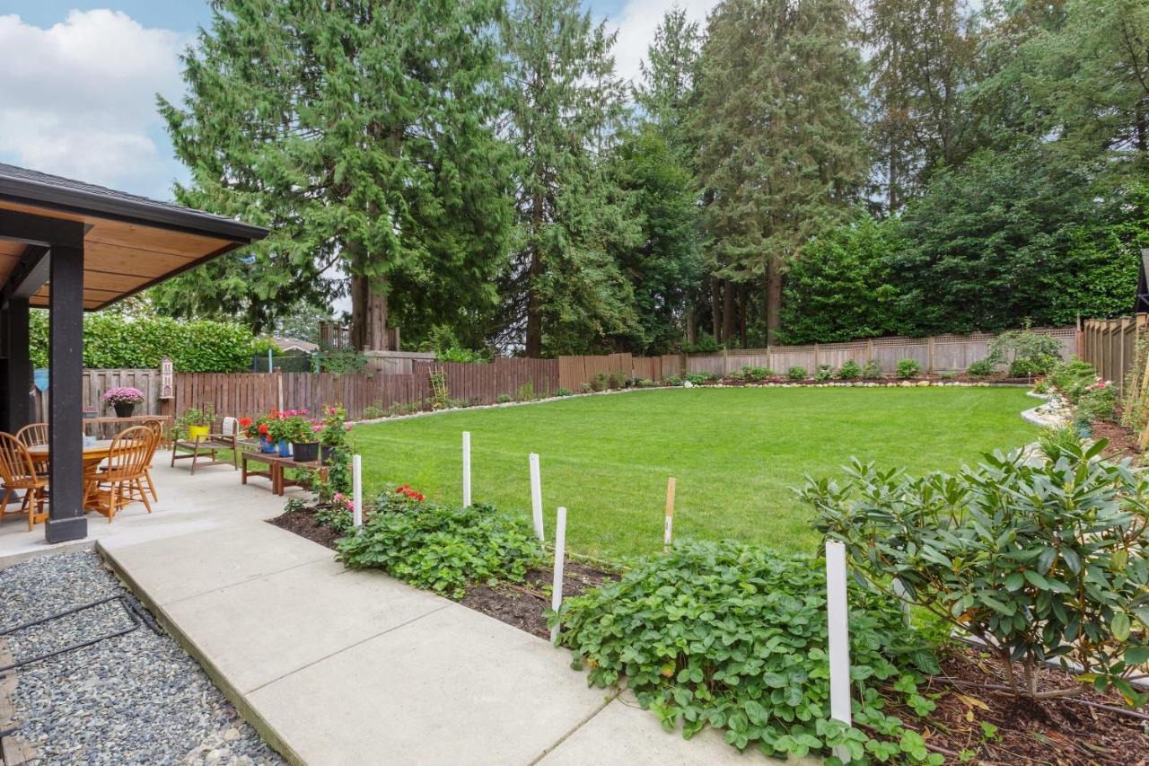 Tastefully Furnished And Newly Updated 2 Bd Central Lynn Valley North Vancouver Villa Exterior foto
