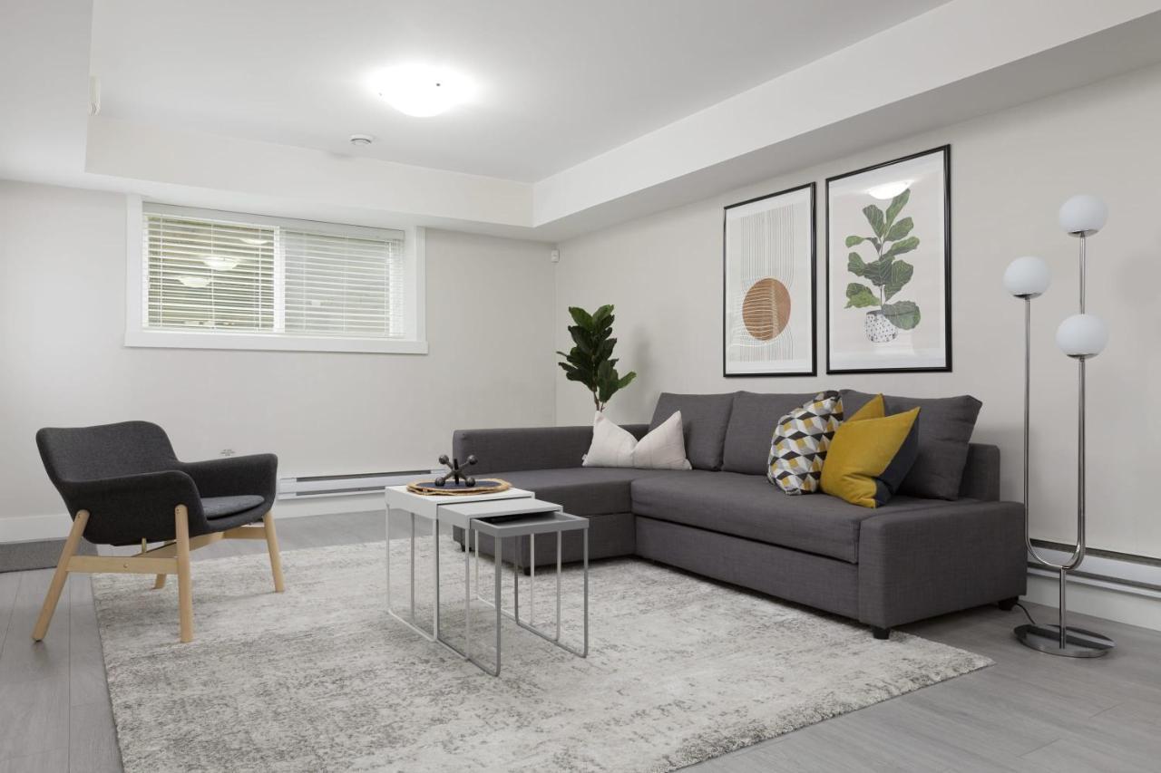 Tastefully Furnished And Newly Updated 2 Bd Central Lynn Valley North Vancouver Villa Exterior foto