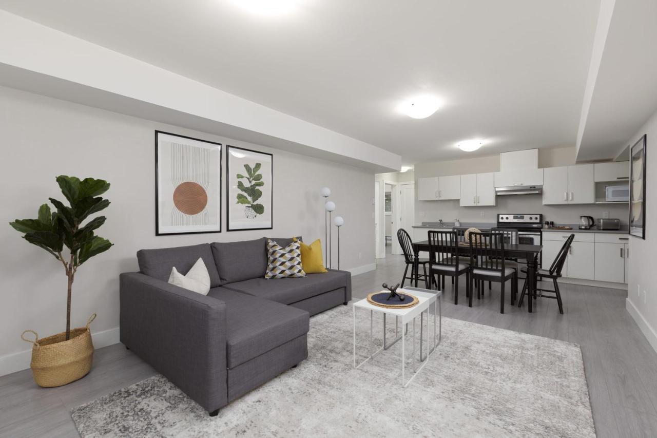 Tastefully Furnished And Newly Updated 2 Bd Central Lynn Valley North Vancouver Villa Exterior foto