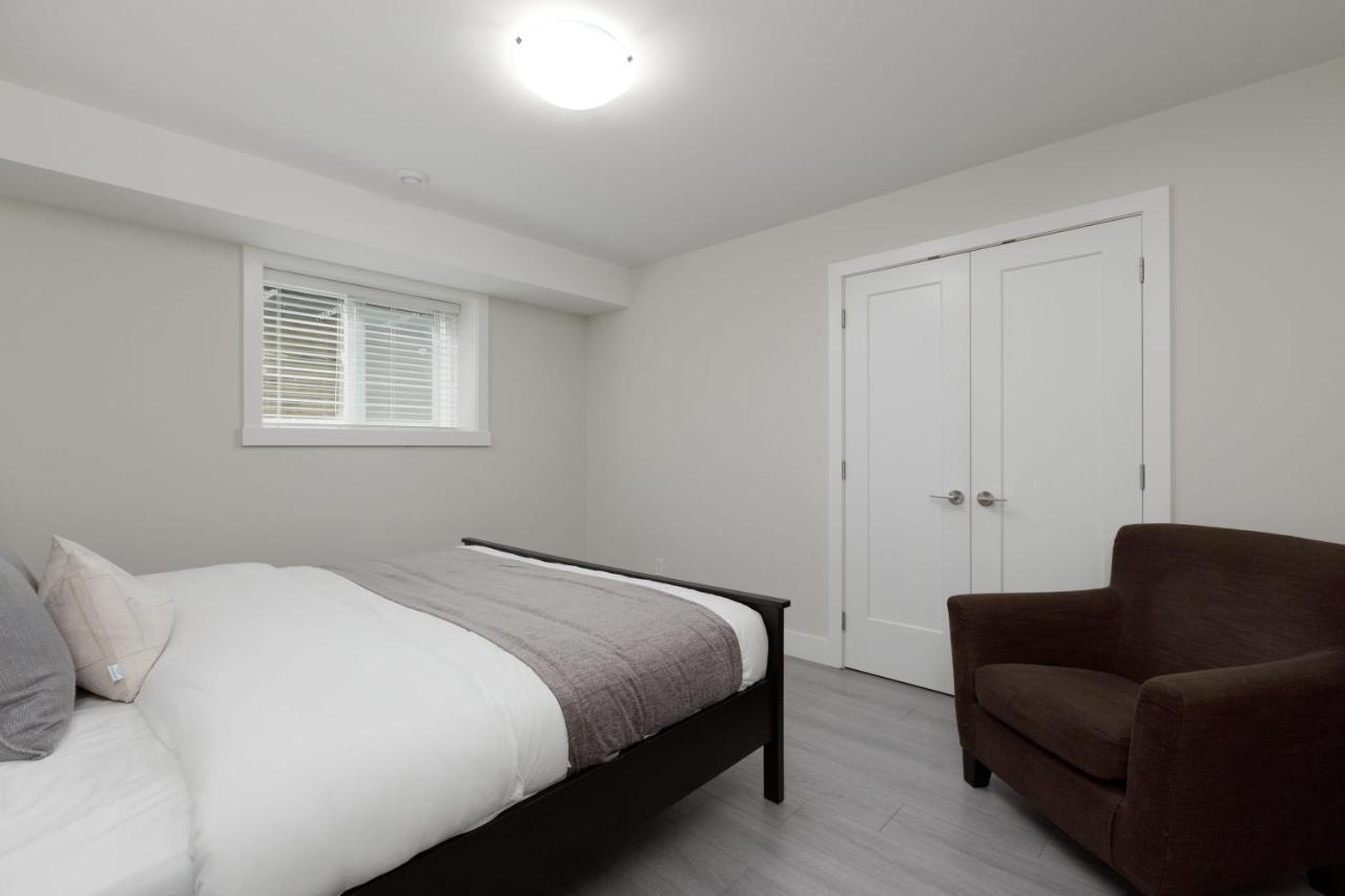 Tastefully Furnished And Newly Updated 2 Bd Central Lynn Valley North Vancouver Villa Exterior foto
