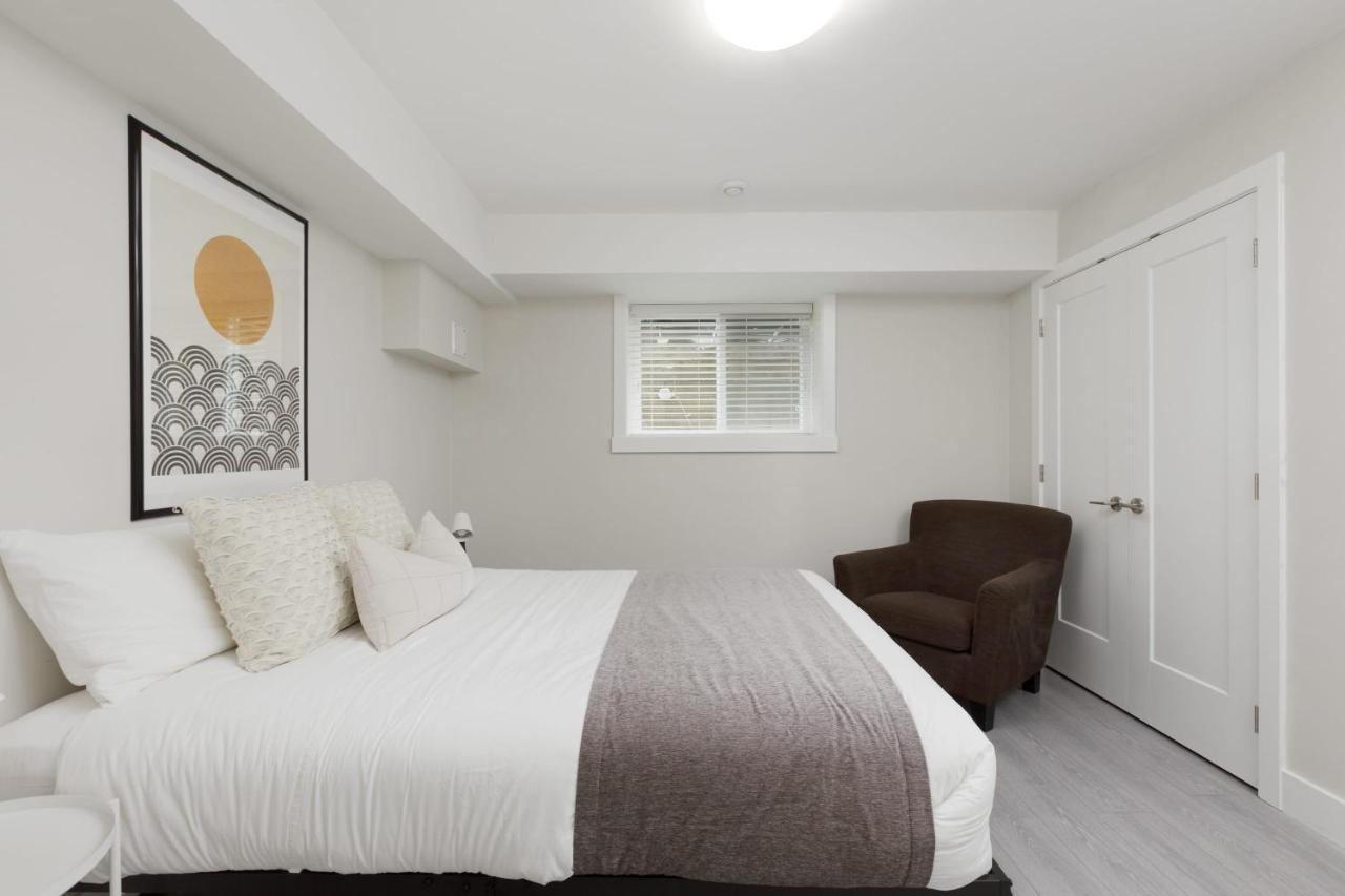 Tastefully Furnished And Newly Updated 2 Bd Central Lynn Valley North Vancouver Villa Exterior foto