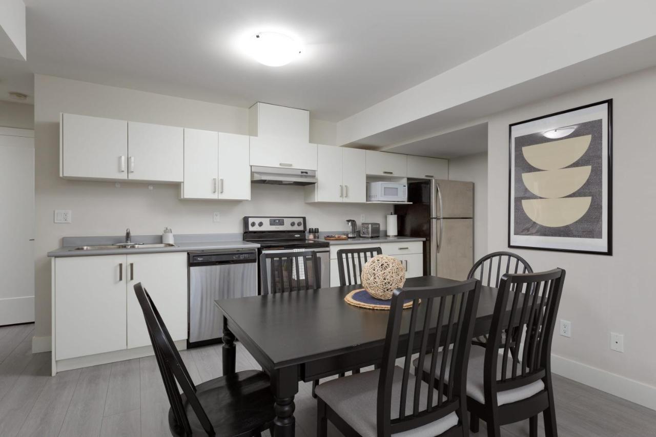 Tastefully Furnished And Newly Updated 2 Bd Central Lynn Valley North Vancouver Villa Exterior foto