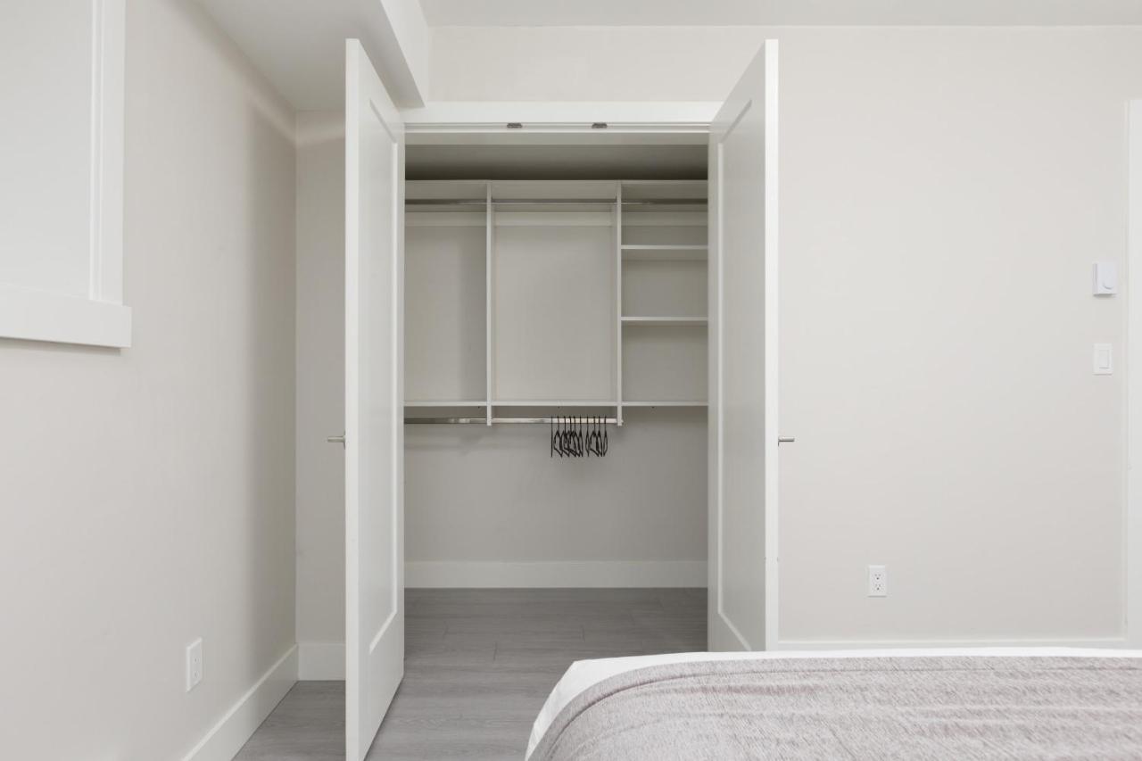 Tastefully Furnished And Newly Updated 2 Bd Central Lynn Valley North Vancouver Villa Exterior foto