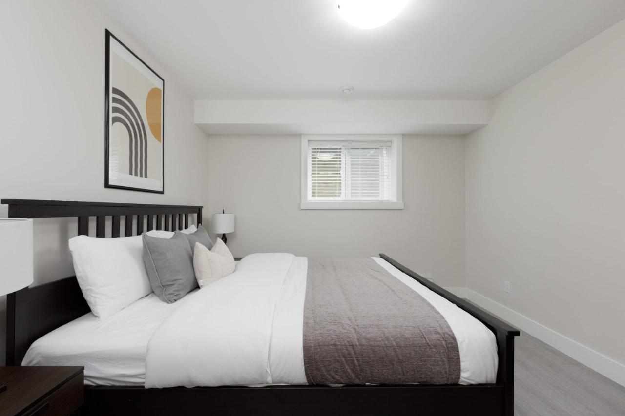 Tastefully Furnished And Newly Updated 2 Bd Central Lynn Valley North Vancouver Villa Exterior foto