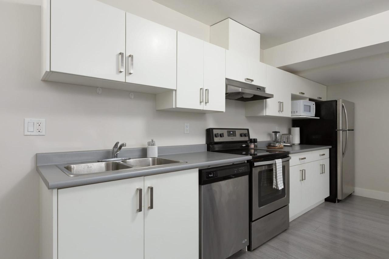 Tastefully Furnished And Newly Updated 2 Bd Central Lynn Valley North Vancouver Villa Exterior foto