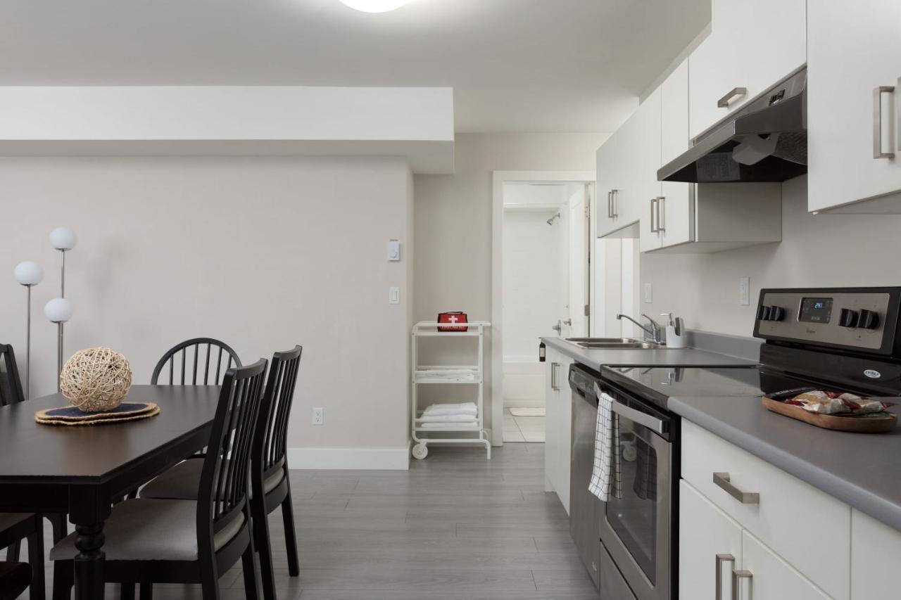 Tastefully Furnished And Newly Updated 2 Bd Central Lynn Valley North Vancouver Villa Exterior foto